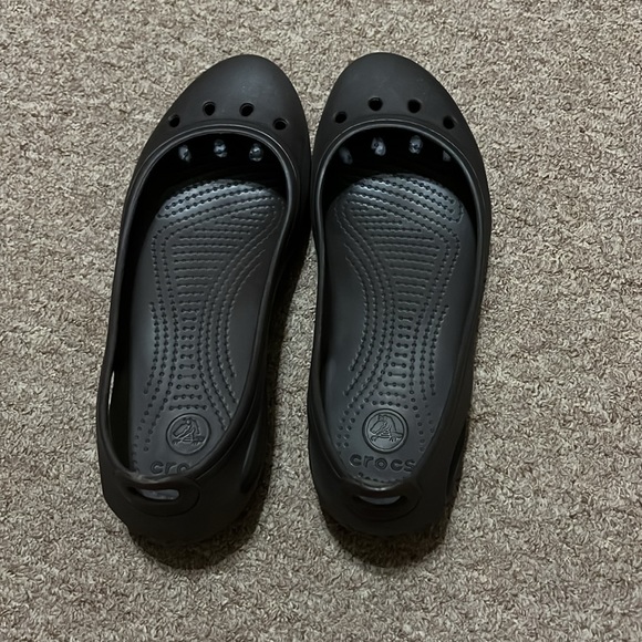 Crocs. 💕 - Picture 3 of 6